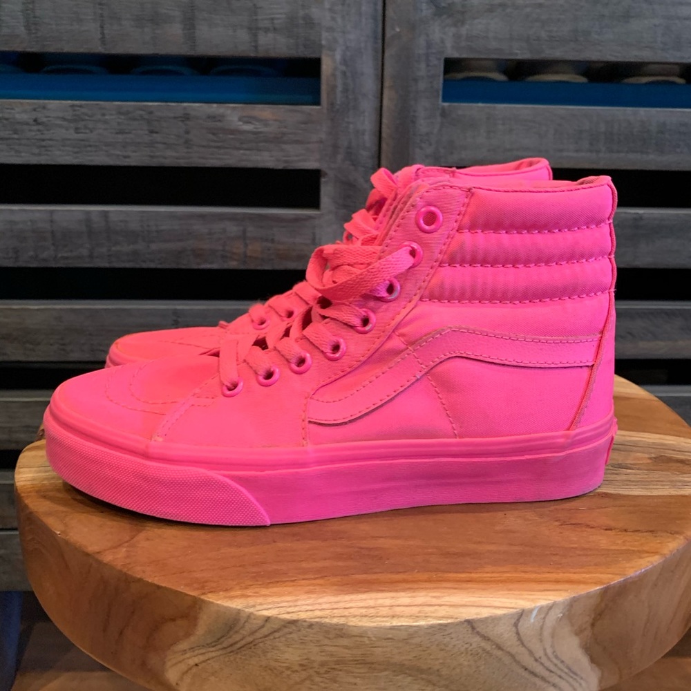 Vans women’s size 5 or youth 4.5.